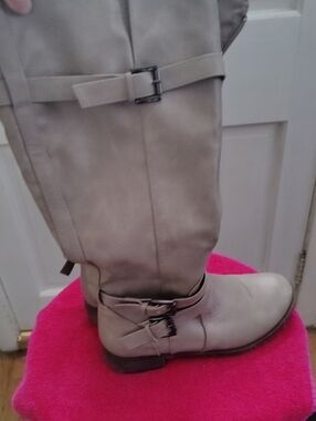 Women's Knee-High Buckle Riding Boots - Light Taupe